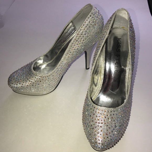 SOLD 💵 Kiss & Tell Silver Bling High Heels Size 8.5 - Picture 2 of 6